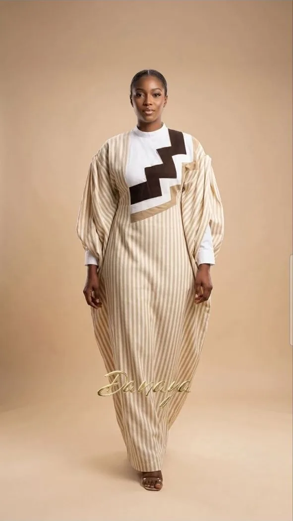 Robe longue rayée écru à motif chevron