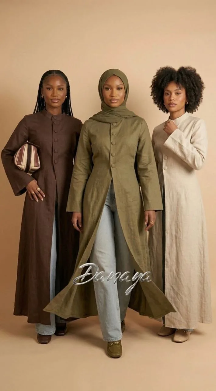 Trois manteaux longs femme, brun, kaki et écru